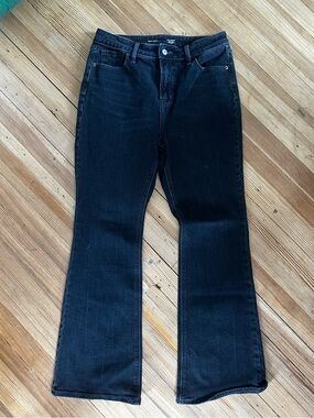 Old Navy, women’s black extra high waisted flare jeans, size 6